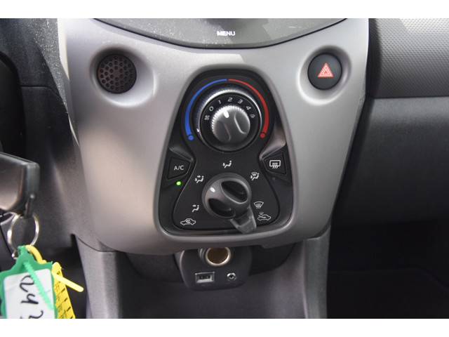 Peugeot 108 1.0e-VTi Active Premium Airco/Mistlampen/Bluetooth Peugeot 108 1.0e-VTi Active Premium Airco/Mistlampen/Bluetooth