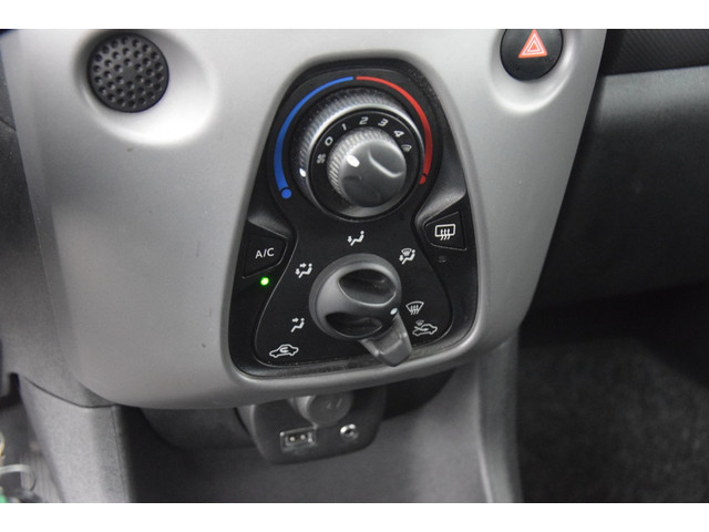 Peugeot 108 1.0e-VTi Active Premium Airco/Mistlampen/Bluetooth Peugeot 108 1.0e-VTi Active Premium Airco/Mistlampen/Bluetooth