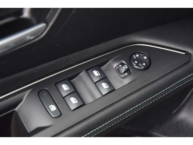 Peugeot 3008 1.6 HYbrid 225 Allure Pack Navi/Camera/PDC/Clima Peugeot 3008 1.6 HYbrid 225 Allure Pack Navi/Camera/PDC/Clima