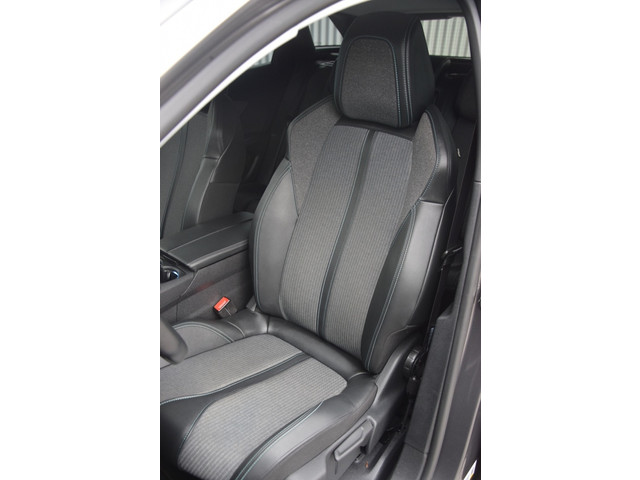 Peugeot 3008 1.6 HYbrid 225 Allure Pack Navi/Camera/PDC/Clima Peugeot 3008 1.6 HYbrid 225 Allure Pack Navi/Camera/PDC/Clima