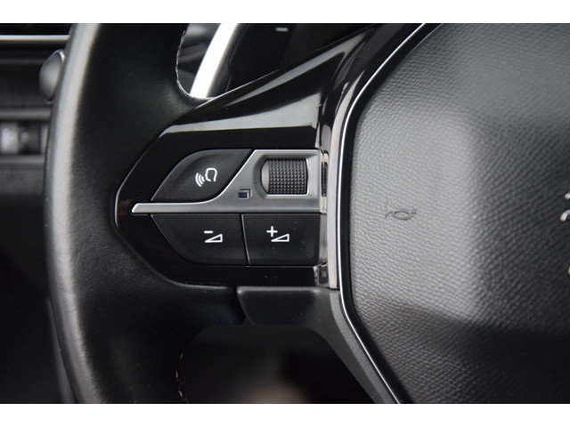 Peugeot 3008 1.6 HYbrid 225 Allure Pack Navi/Camera/PDC/Clima Peugeot 3008 1.6 HYbrid 225 Allure Pack Navi/Camera/PDC/Clima