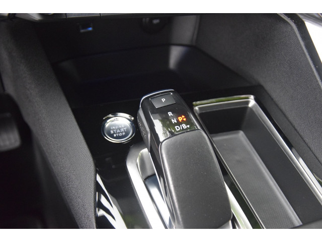Peugeot 3008 1.6 HYbrid 225 Allure Pack Navi/Camera/PDC/Clima Peugeot 3008 1.6 HYbrid 225 Allure Pack Navi/Camera/PDC/Clima