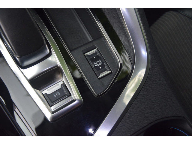 Peugeot 3008 1.6 HYbrid 225 Allure Pack Navi/Camera/PDC/Clima Peugeot 3008 1.6 HYbrid 225 Allure Pack Navi/Camera/PDC/Clima