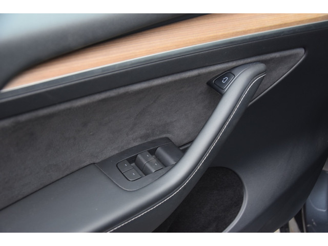 Tesla Model Y Long Range AWD 75kWh Pano/Leer/AutoPilot/BTW Auto Tesla Model Y Long Range AWD 75kWh Pano/Leer/AutoPilot/BTW Auto