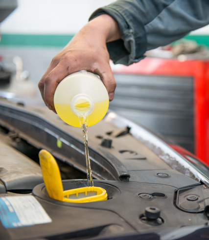 Kleine beurt auto bij Autobedrijf Gert Pater Barneveld